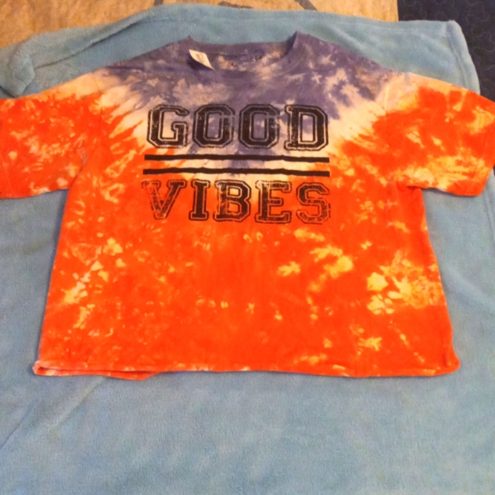 Chick and cheerful size medium Good Vibes half shirt very cute